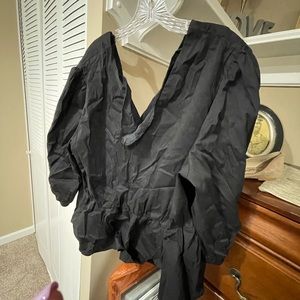 Black deep v neck cropped top